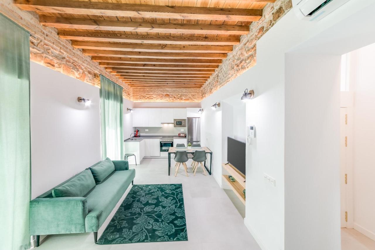 Suite Homes Sweet Postigos Terrace مالقة المظهر الخارجي الصورة
